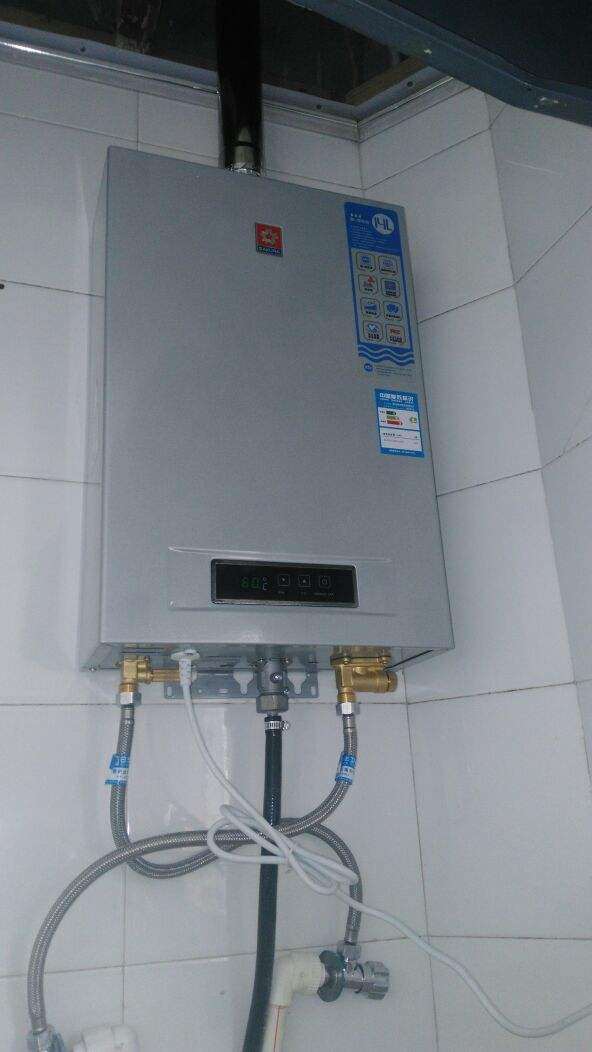 林内热水器维修电话，林内热水器水箱漏水会不会漏电 可能是水箱密封